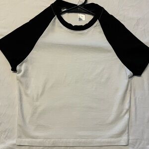 H&M women’s cropped t-shirt